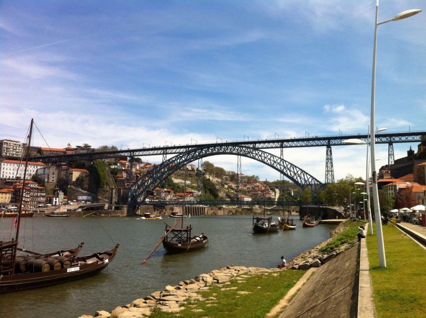 Porto: Historic City Center Walking Tour - Pace, shoes, bags, and the kind of traveler this suits