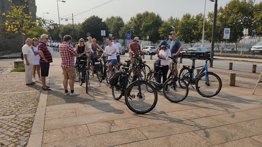 Porto: Historic e-Bike Tour with a guide - How guides keep the ride safe and actually enjoyable