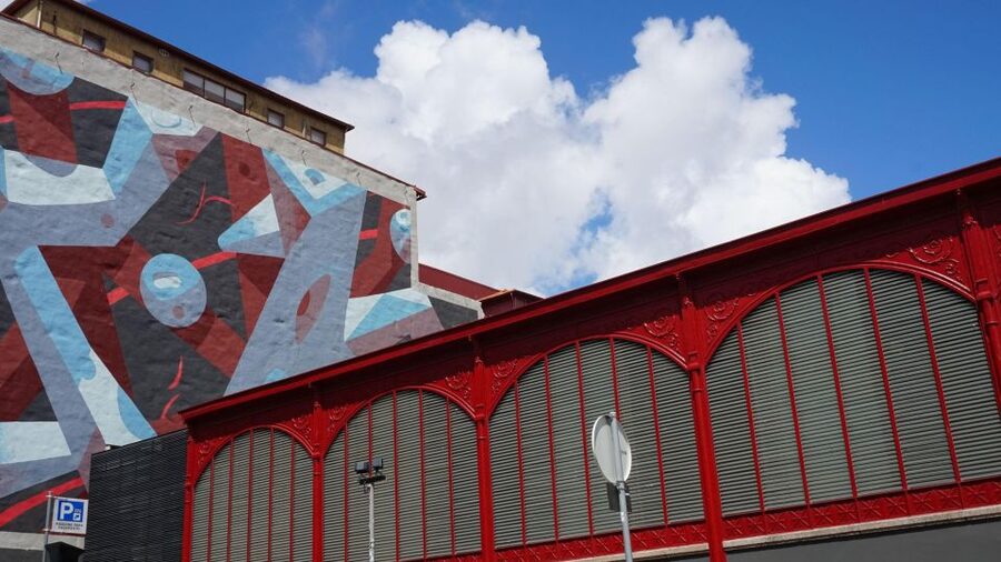 Porto: Historic e-Bike Tour with a guide - São Bento Station and Porto Cathedral: where Porto looks like Porto