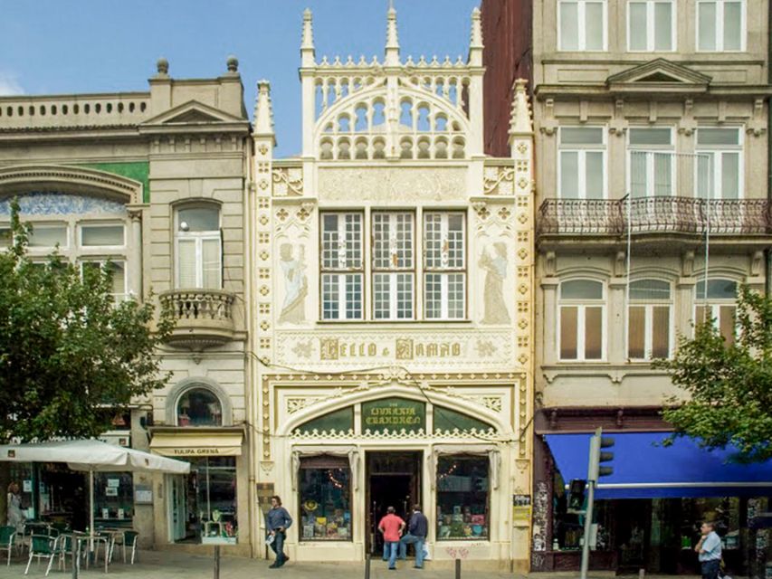Porto: Historic e-Bike Tour with a guide - Starting in Miragaia: the riverbank launch pad