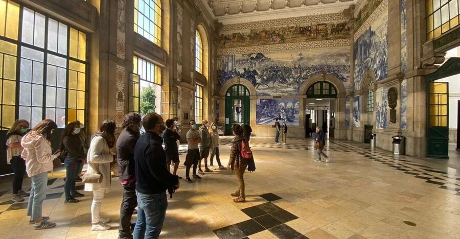 Porto: Historical Center Walking Tour - The best “photo stops” are also story stops, starting at a famous train station