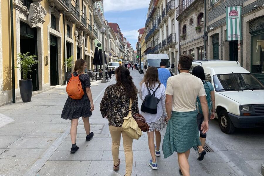 Porto: Historical Center Walking Tour - Art Nouveau details and the road to Livraria Lello
