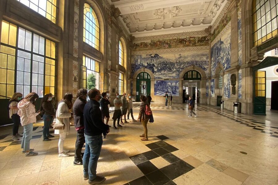 Porto: Historical Center Walking Tour - Paço Episcopal again as a final thread