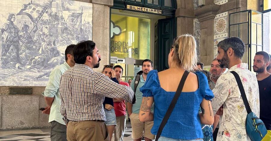 PORTO: Historical Walking Tour - Start Point to São Bento Station: Porto’s Most Famous Welcome