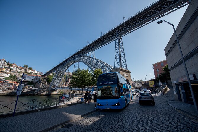 Porto Hop On Hop Off Bus Tour with Wine tasting & Night tour - Downtown approach: Rua do Ouro, Massarelos, and the Alfândega area