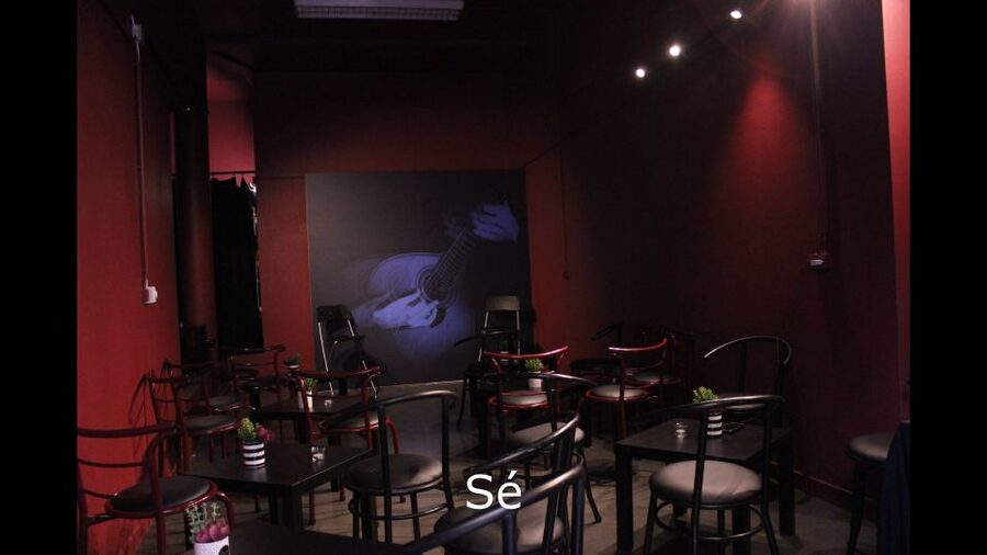 Porto: Live Fado Show with Glass of Port Wine - Why This Fado Show Works Better Than a Big Theater