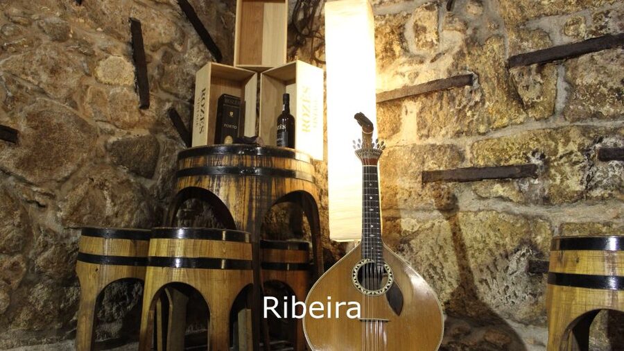 Porto: Live Fado Show with Glass of Port Wine - The Music: Acoustics, Emotion, and the Guitar-Singer Connection