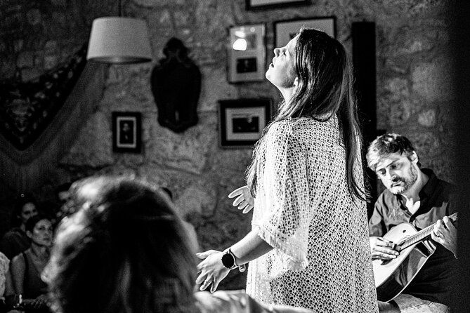 Porto: Live Portuguese Fado Experience with Port Wine - Language help in English, plus the meaning behind the melodies