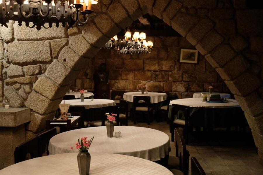 Porto Moonlight Walk & Fado Dinner - The guides make or break the night