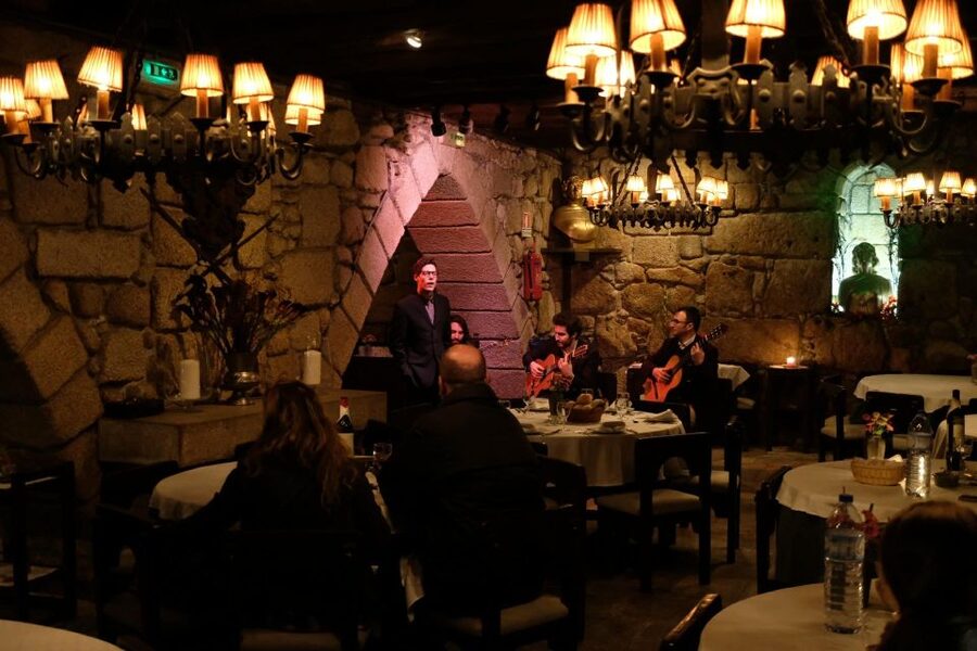 Porto Moonlight Walk & Fado Dinner - Praça de Gomes Teixeira to Ribeira, the evening’s simple route