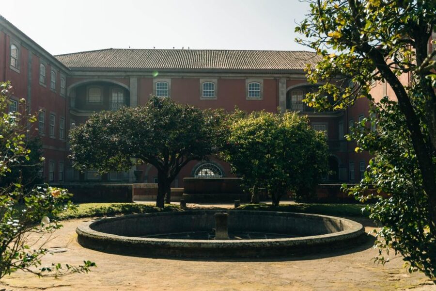 Porto: National Museum Soares dos Reis E-Ticket & City Tour - Using the English audio guide without losing your freedom