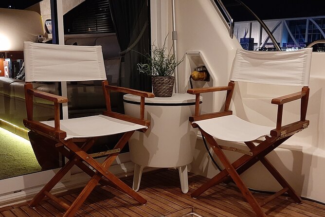 PORTO : Premium Yacht Tour – 6 Bridges & Douro Estuary Reserve - Welcome drink, music, and the onboard vibe that keeps it relaxing