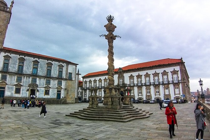 Porto private afternoon tour, discover the most iconic attractions - Rivoli Theater and a Neoclassical Learning Complex