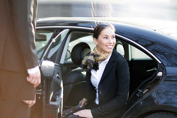 Porto Private Airport Arrival Transfer - Finding your driver at Porto Airport, fast and calm