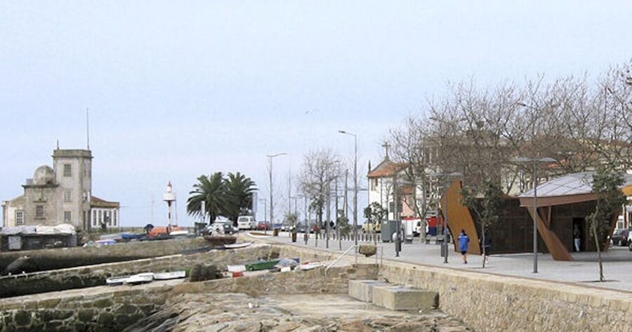 Porto: Private Bike Tour with a Local Guide - Meeting at Biclas & Triclas in Miragaia, then rolling along the river