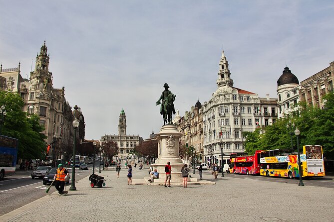 Porto Private Custom Tour with a Local: Highlights & Hidden Gems - How the guides shape the day, from Mayinka to Simon