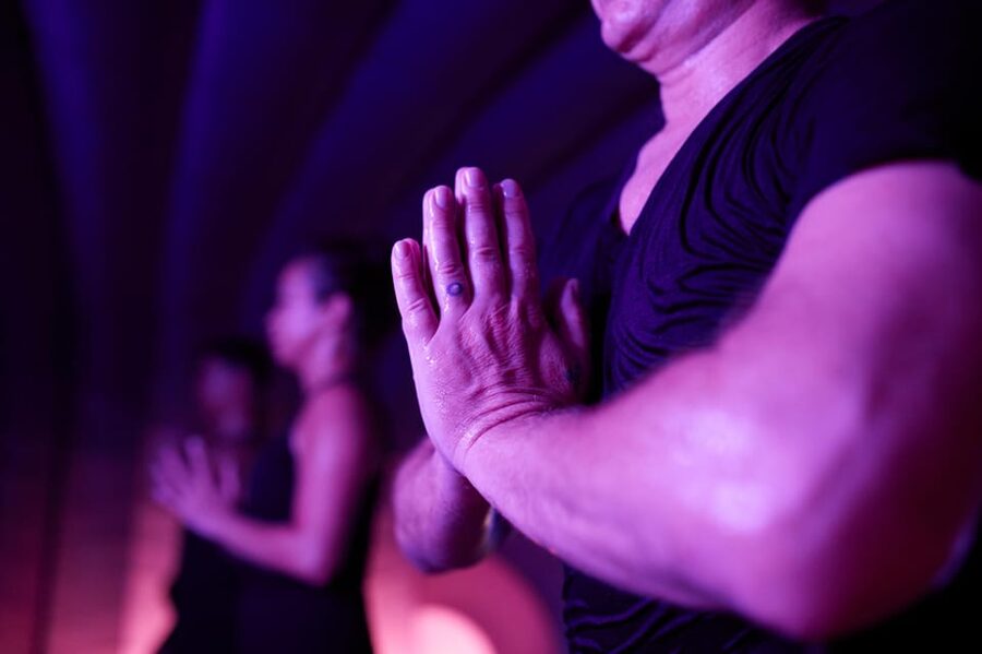 Porto: Private Hotpod Yoga Class - Choose your session: active or slow hotpod yoga