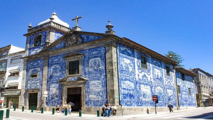 Porto private morning Tour, see the most iconic attractions - Pickup from Gaia or Porto, then an easy start at Liberdade Square