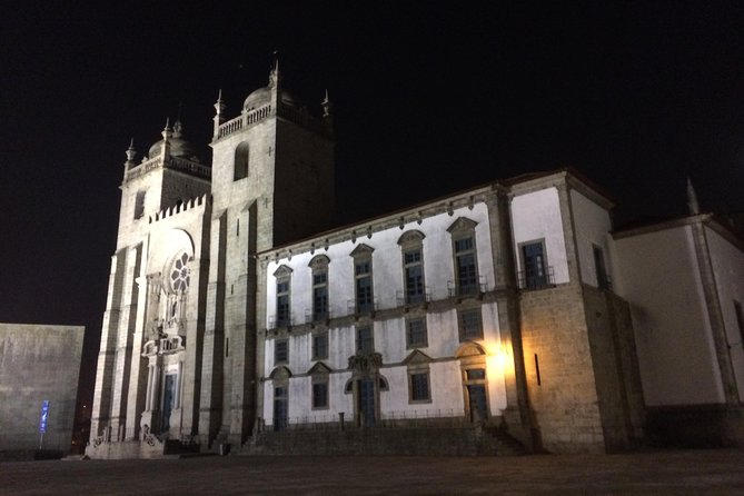 Porto private night Tour, discover the most iconic attractions - Rivoli Theatre area and the University-built streetscape