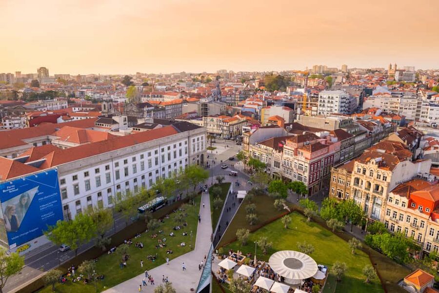 Porto: Private Sunset Walking Tour with Port Wine and Views - Rua dos Clérigos and Clérigos Tower: one iconic stop, big payoff