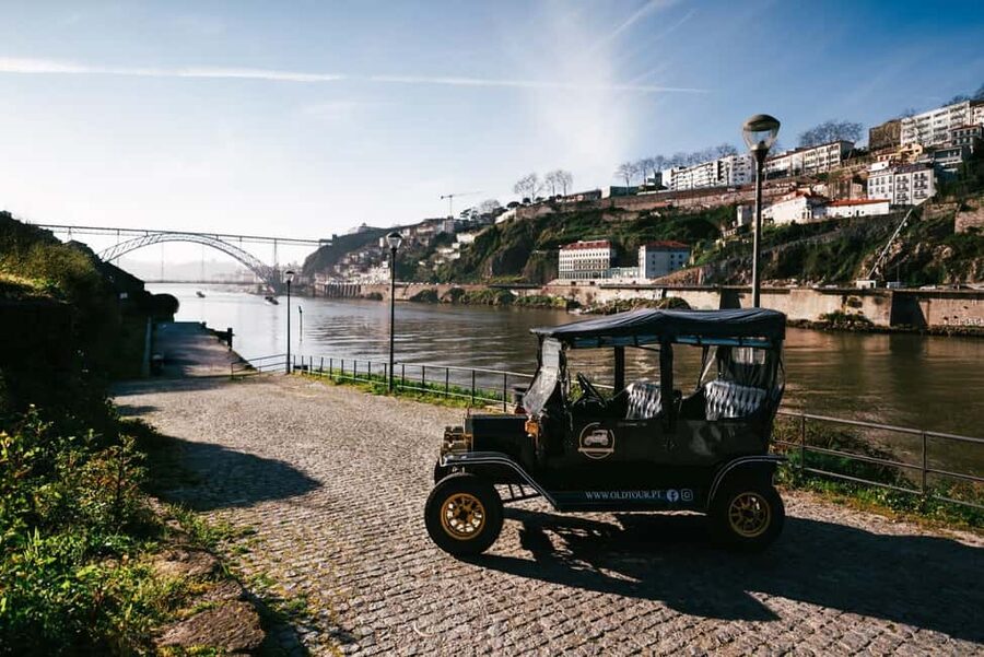 Porto:Private Tour of the Historic City in a Classic Ford T - Vitória and the viewpoints that tie it all together