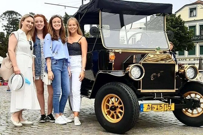 Porto: Private Tour to the Historic Center in a Classic Car - Getting started: meeting in the historic center and spotting the Oldtour team