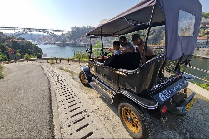 Porto: Private Tour to the Historic Center in a Classic Car - Palácio da Bolsa and the Arab Room: commerce meets style