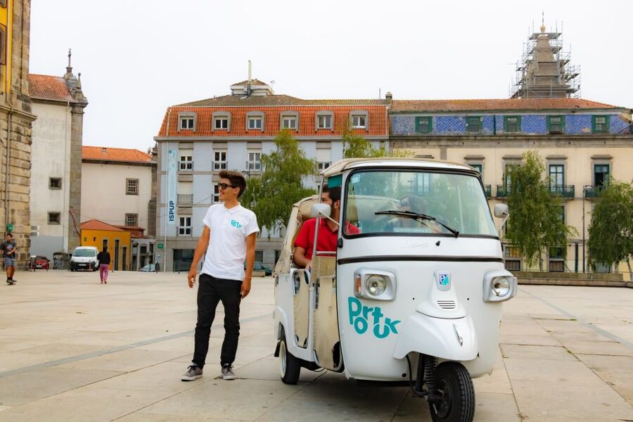 Porto: Private Tuk-Tuk Tour with Short Walks and Wine - Starting at Café Batalha, Near São João National Theater