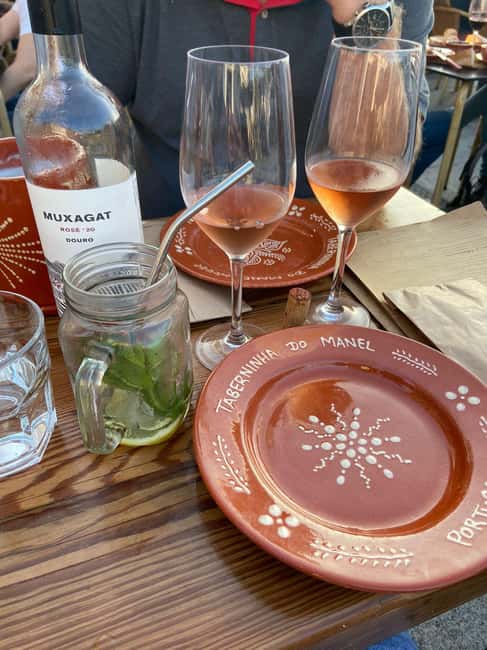 Porto Private Walking Tour + Porto Wine glass - The walk begins around Sé and locks in your bearings fast