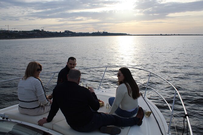 Porto: Private Yacht Experience with Local Wines & Snacks - Price and value for up to 8 people