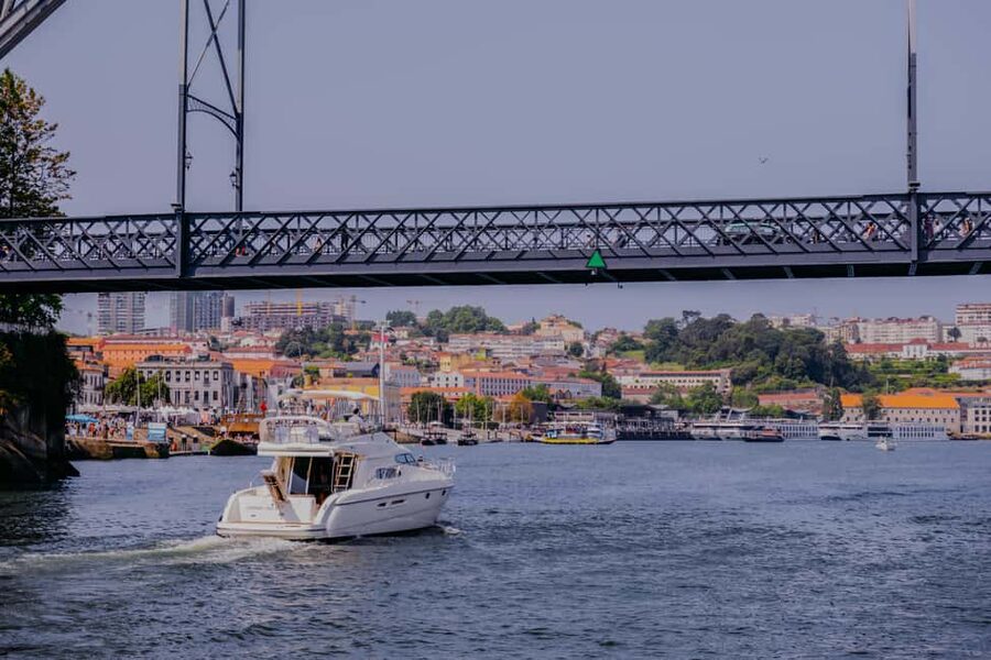 Porto: Private Yacth Cruise with Wine, Snacks & 6 Bridges - Timing and conditions: when the Atlantic bonus matters