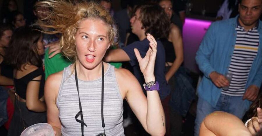 Porto: Pub Crawl with 6 Drinks and VIP Club Entry - The drink deal: 6 included drinks, plus a first-bar burst