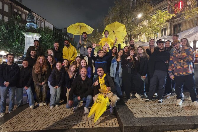 Porto Pubcrawl: 5h,7 Drinks,4 bars &Skip the line Club Entry - Largo de Alberto Pimentel: 4 drinks and the icebreakers