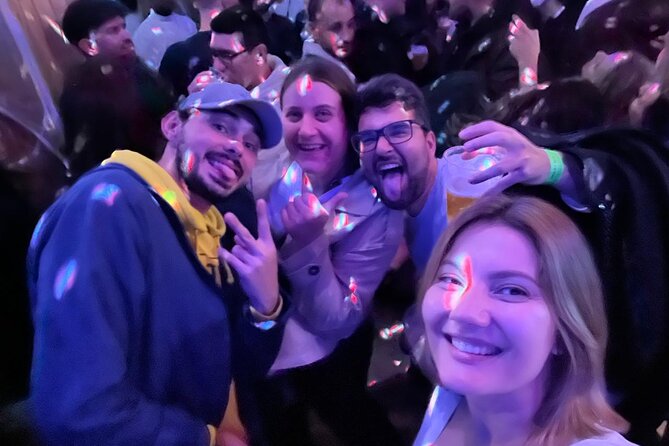 Porto Pubcrawl: 5h,7 Drinks,4 bars &Skip the line Club Entry - Galerias de Paris VIP: skip the line and stay until 6am