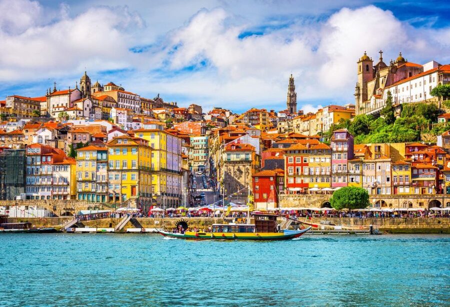 Porto Ribeira and highlights Private Walking Tour - Where the Tour Clicks: Starting at Sé and Porto Cathedral