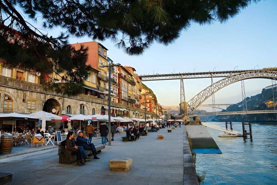 Porto Ribeira and highlights Private Walking Tour - Rua de Sant’ Ana to Palácio da Bolsa: Exterior Views Done Right