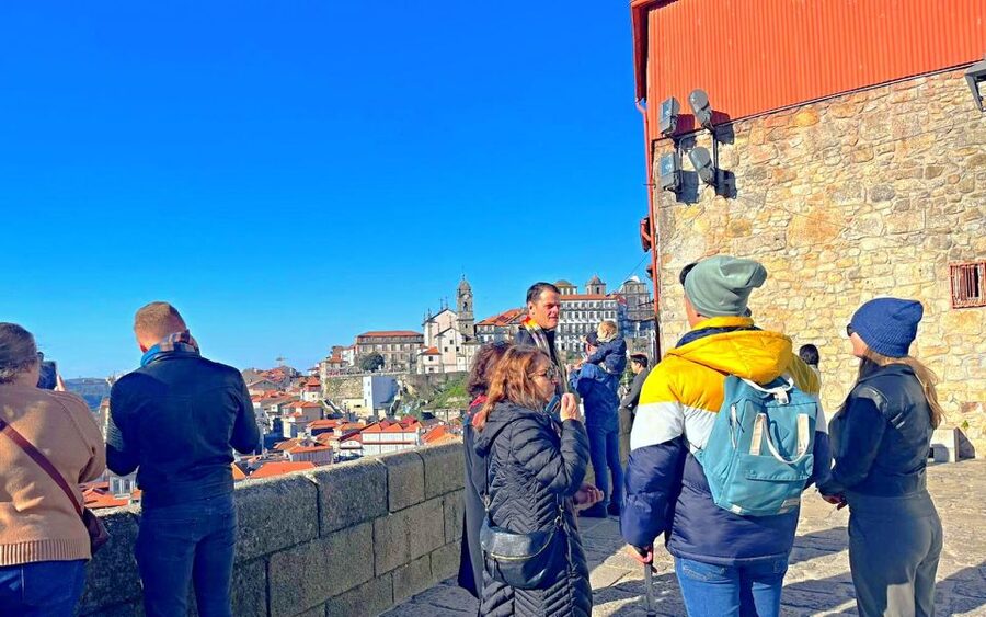 Porto Ribeira and highlights Private Walking Tour - The 10-Minute Reality Check: São Bento Station Murals