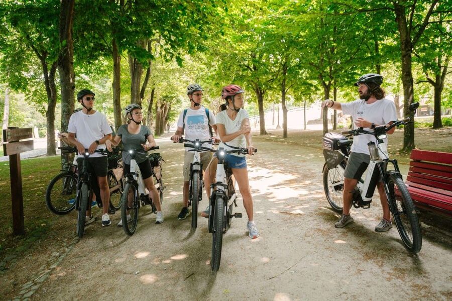 Porto Riverbank Tour on an e-bike: Atlantic Coast, Gardens - Ribeira and Miragaia: river views with less strain