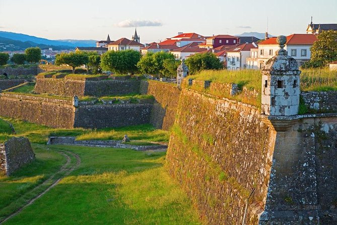 Porto: Santiago de Compostela and Valença do Minho Day Trip - Free Time in Santiago: How to Spend Your One-Hour Window Smart