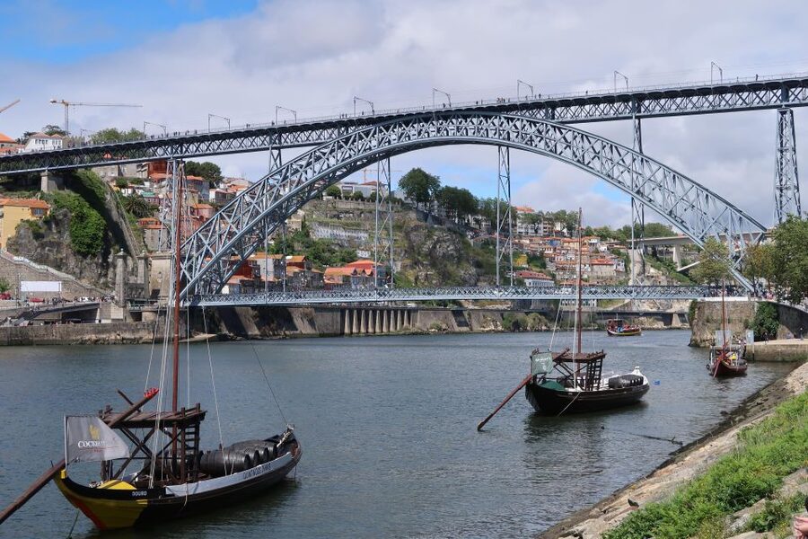 Porto: Self-Guided Bike and Boat Tour with Port Wine Tasting - The Six Bridges Boat Cruise: The View Upgrade You Want