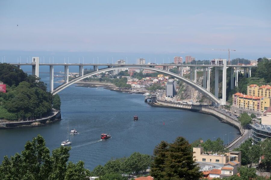 Porto: Self-Guided Bike and Boat Tour with Port Wine Tasting - Getting Your Bike and Your Bearings in Porto