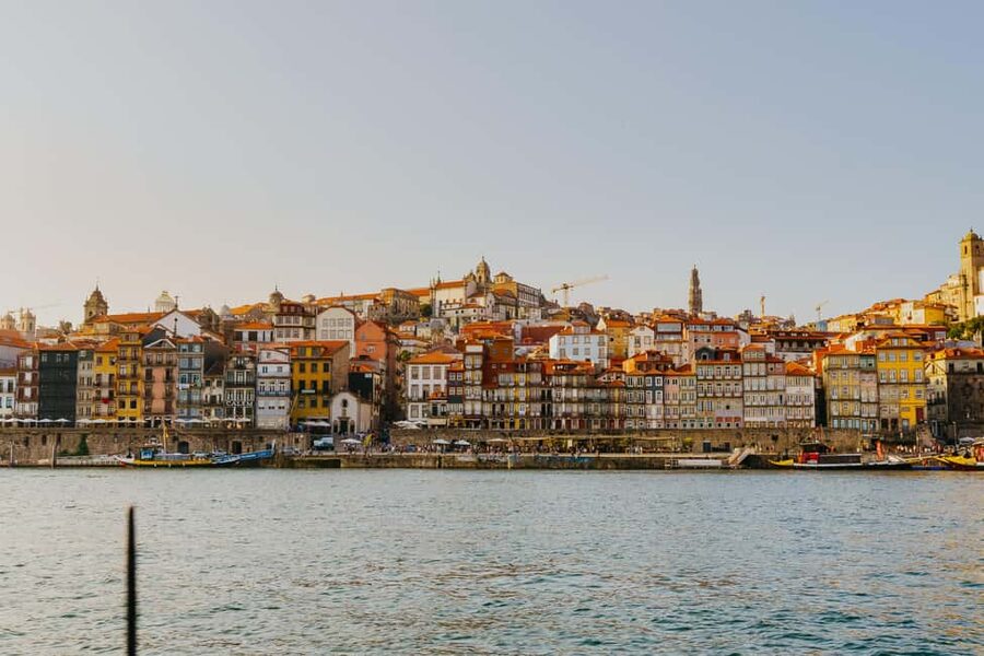 Porto: Shared Douro River Sunset Cruise with Welcome Drink - The Bridge Circuit: Arrábida and Luís I Are the Star Props