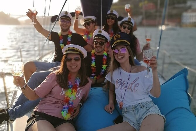 Porto: Single Party on a charming sailboat with welcome drink - Quick hits before you sail (Single Party on a Porto yacht)