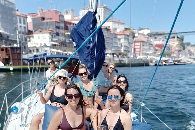 Porto: Single Party on a charming sailboat with welcome drink - Luiz I Bridge: the photo stop that makes the whole trip click