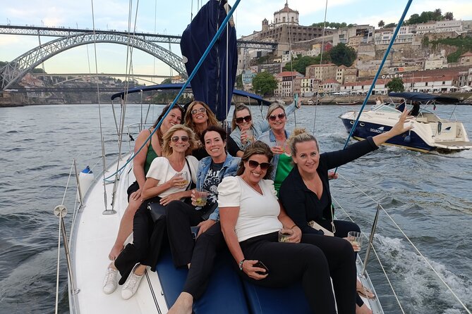 Porto: Single Party on a charming sailboat with welcome drink - Setting off from Marina da Afurada in Vila Nova de Gaia
