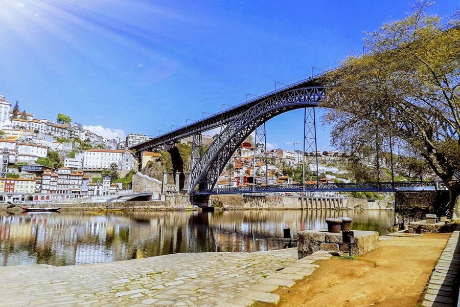 Porto: Six Bridges Cruise - Boarding at Av. de Diogo Leite 408, with a QR code requirement