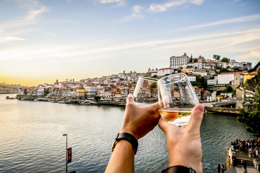 Porto: Six Bridges Cruise - Choosing seats for outside views, shade, and better bridge photos