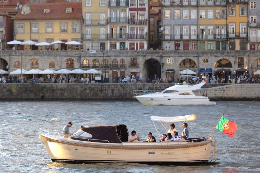 Porto: Six Bridges Douro River Cruise with Drinks - Getting to Mar Douro Sailing Tours and Finding Pier Gate C