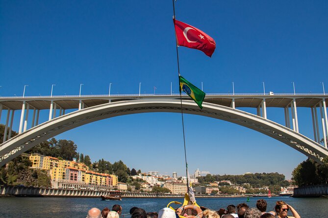 Porto Six Bridges Panoramic Cruise on the Douro River - Photo ops: how to get sharper shots from a moving boat
