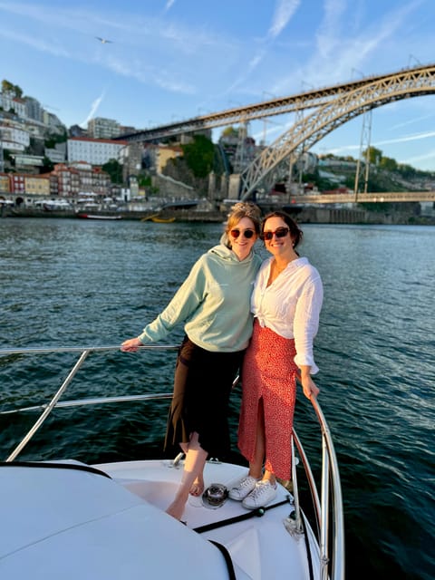Porto: Small-Group 6 Bridges Douro River Cruise w/ Drink - The welcome drink: a small thing that changes the mood